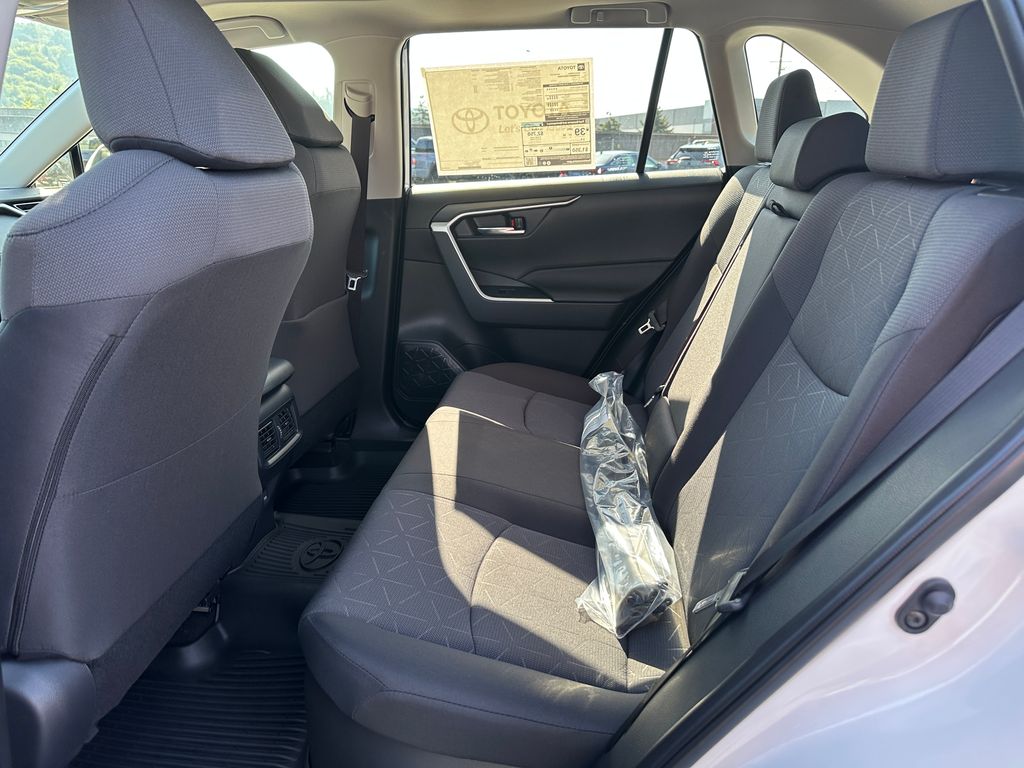 2025 Toyota RAV4 Hybrid XLE photo 15