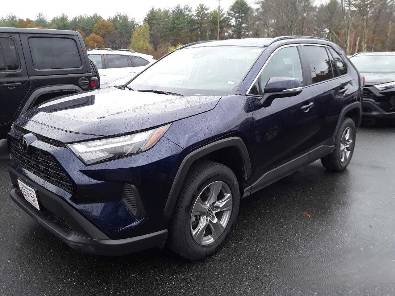 2025 Toyota RAV4 XLE's photo