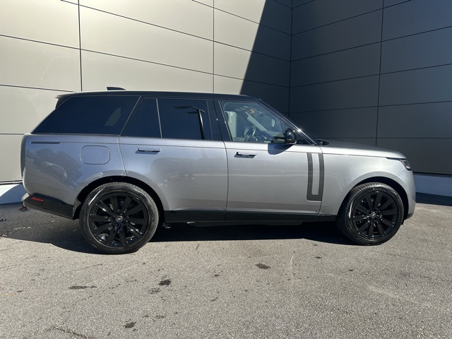 2025 Land Rover Range Rover SE photo 13