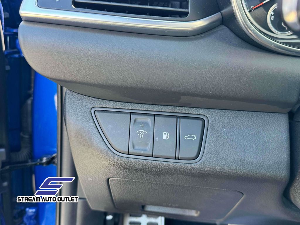 2023 Genesis G70 2.0T photo 19