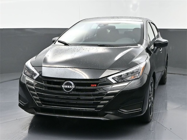 2025 Nissan Versa 1.6 SR photo 2