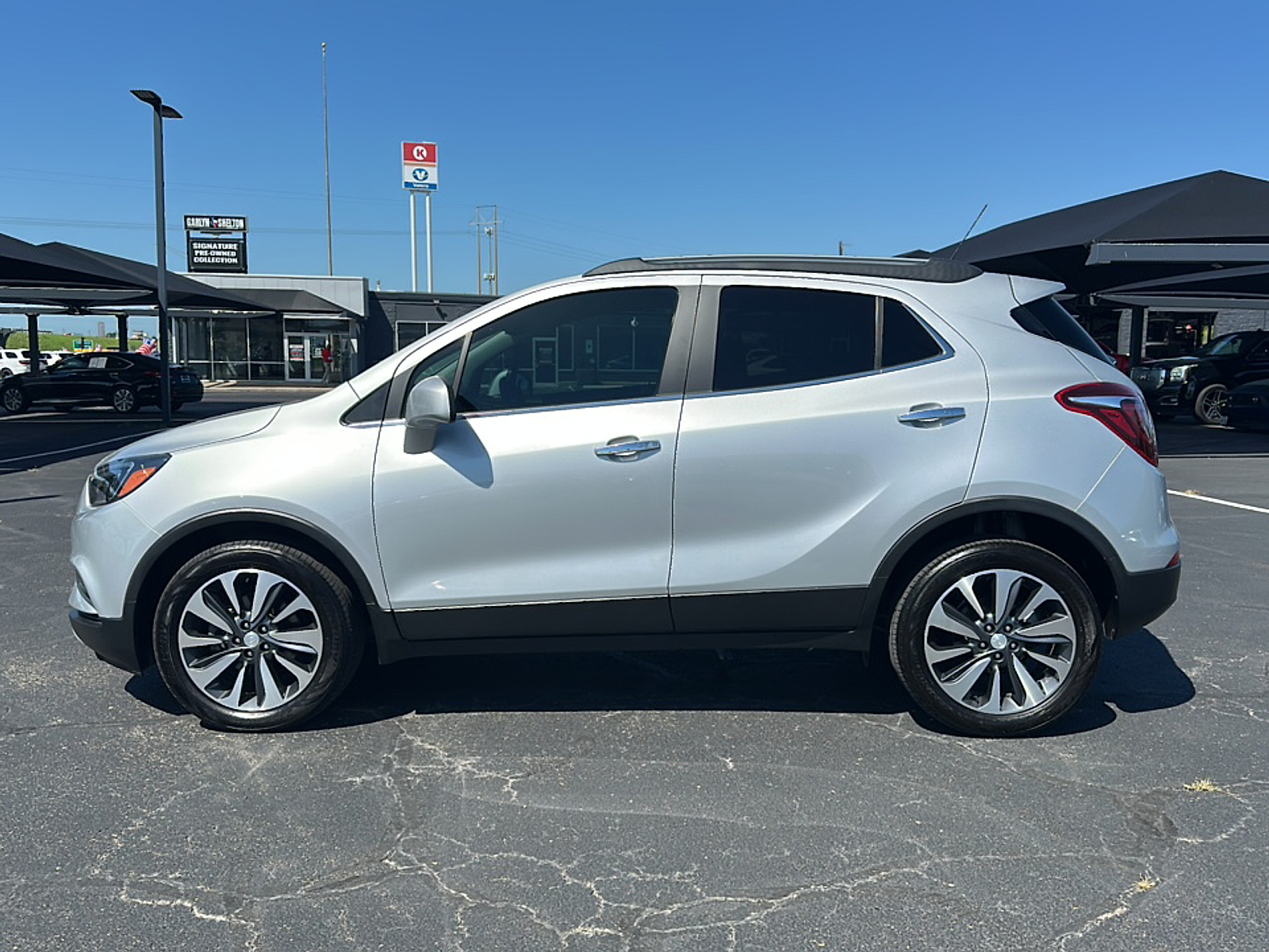 2022 Buick Encore Preferred photo 2