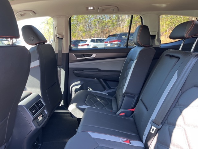 2025 Volkswagen Atlas Peak Edition SE photo 11