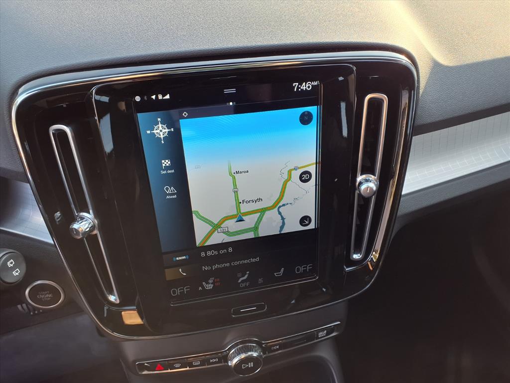 2021 Volvo XC40 T5 Momentum photo 3
