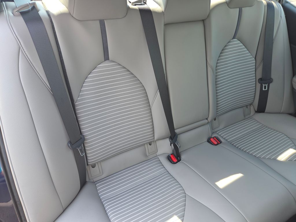 2021 Toyota Camry Hybrid SE photo 15