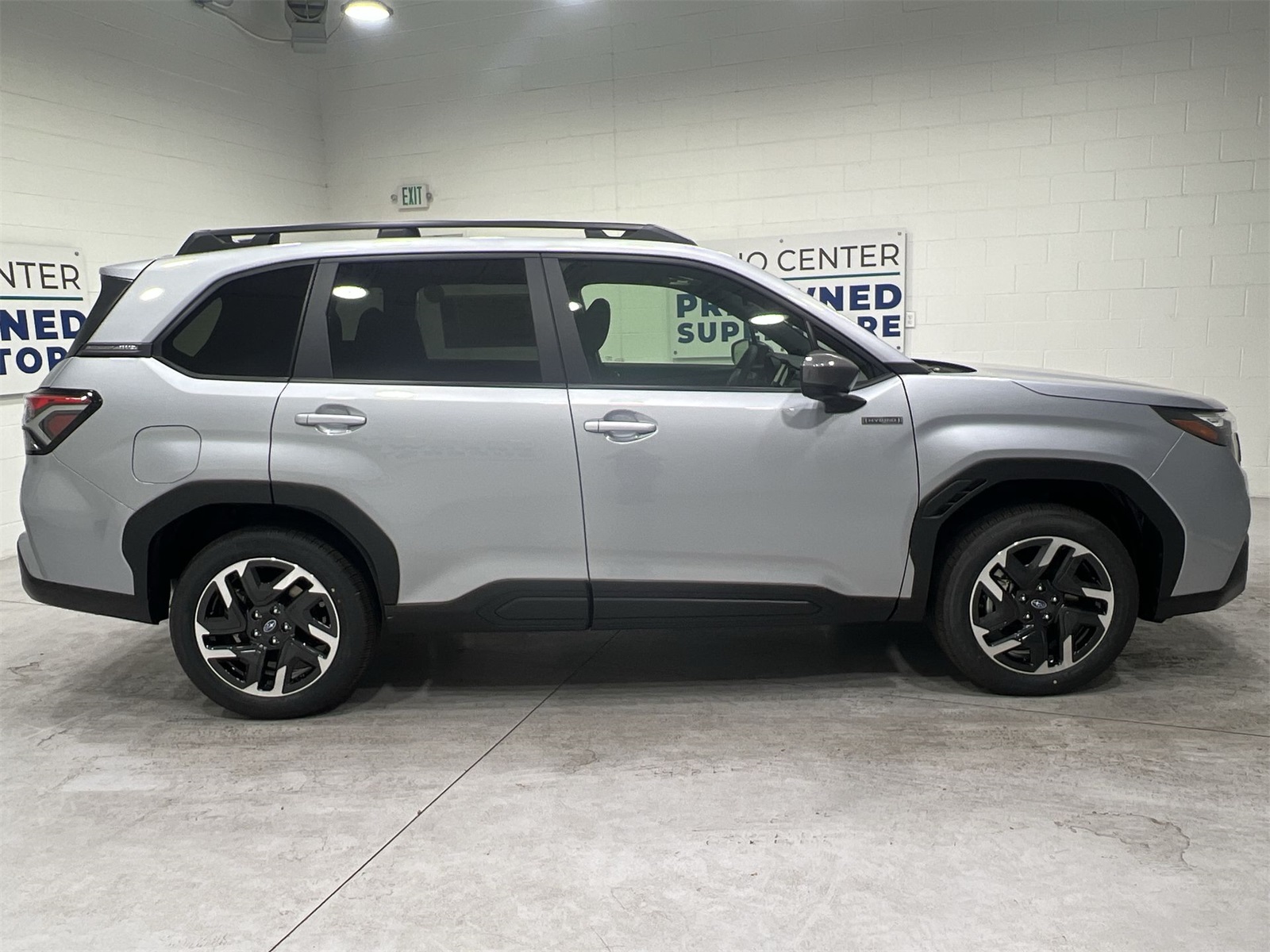 2025 Subaru Forester Premium photo 8