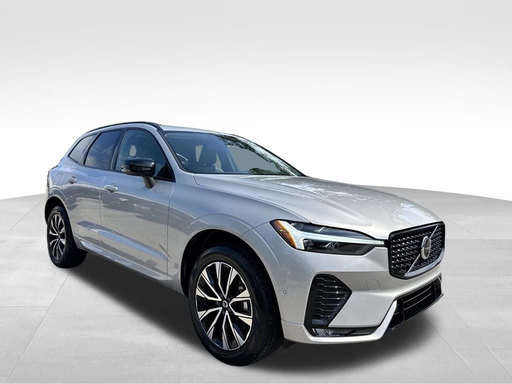 2025 Volvo XC60 B5 Plus photo 3