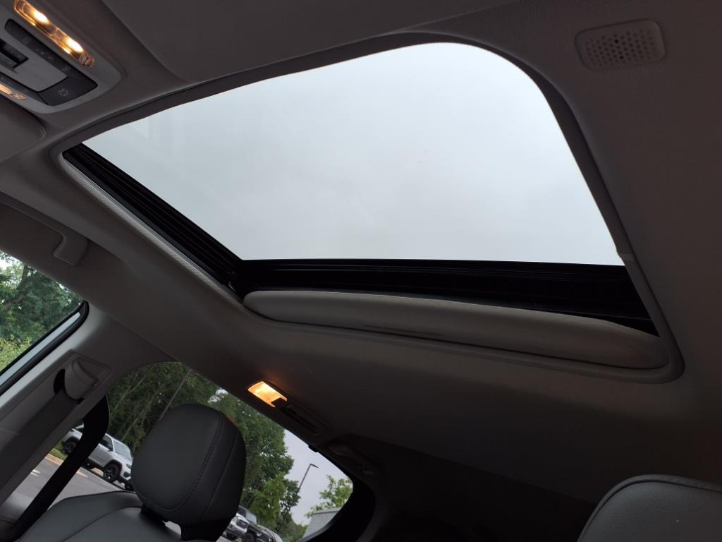 2021 Toyota Sienna XLE photo 6