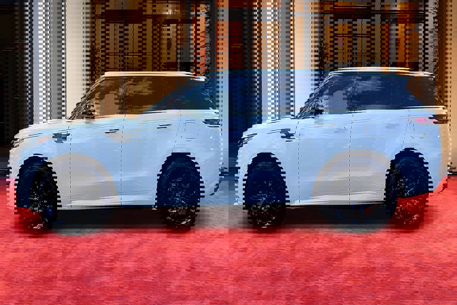 2025 Land Rover Range Rover Sport SE photo 3