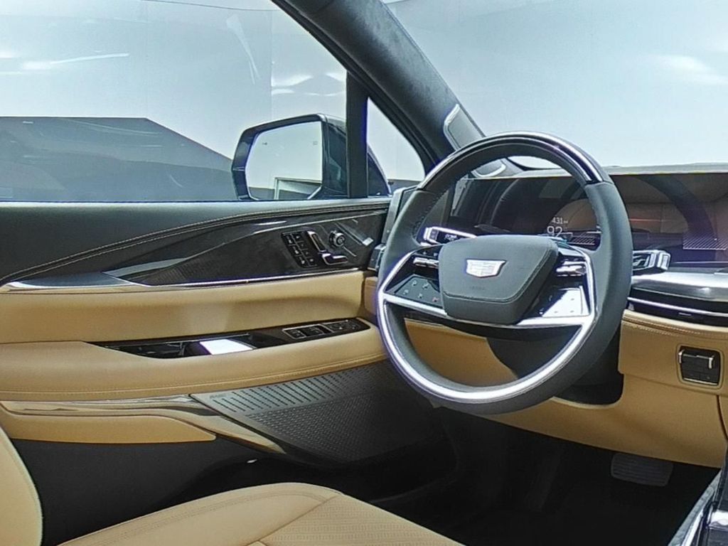 2025 Cadillac Escalade IQ Sport photo 9