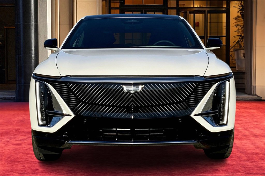 2025 Cadillac Lyriq Luxury photo 3