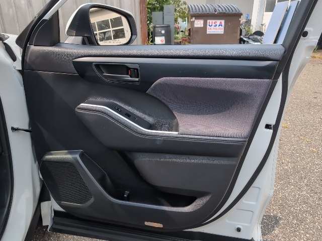 2024 Toyota Highlander LE photo 40