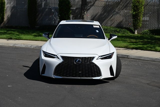 2021 Lexus IS 300 photo 2