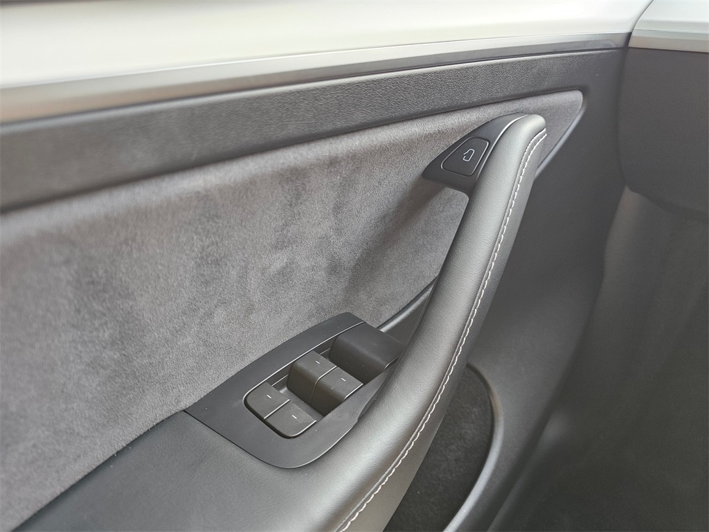 2023 Tesla Model Y Long Range photo 28