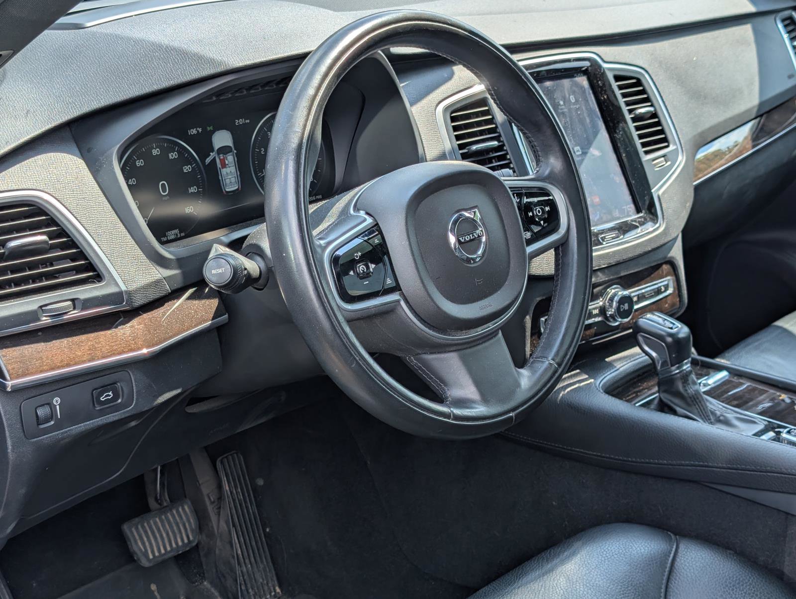 2019 Volvo XC90 T6 Momentum photo 10