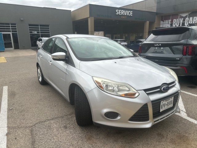 Used 2014 Ingot Silver Metallic Ford SE image 3