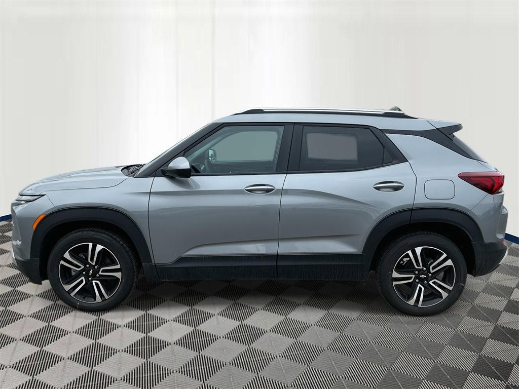 2025 Chevrolet Trailblazer LT photo 2