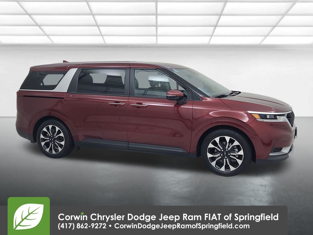 2024 Kia Carnival EX's photo