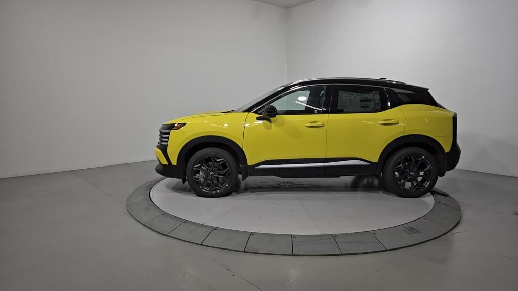 2025 Nissan Kicks SR photo 2
