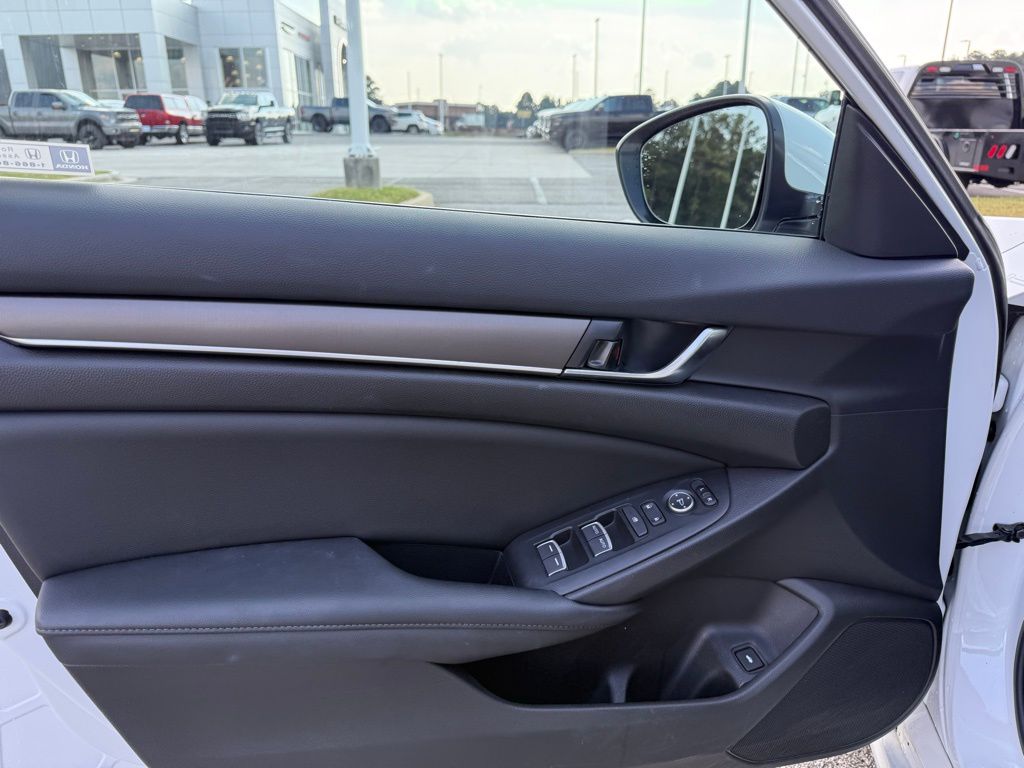 2022 Honda Accord LX photo 10