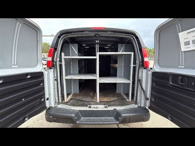 2021 Gmc Savana Cargo 2500 photo 16