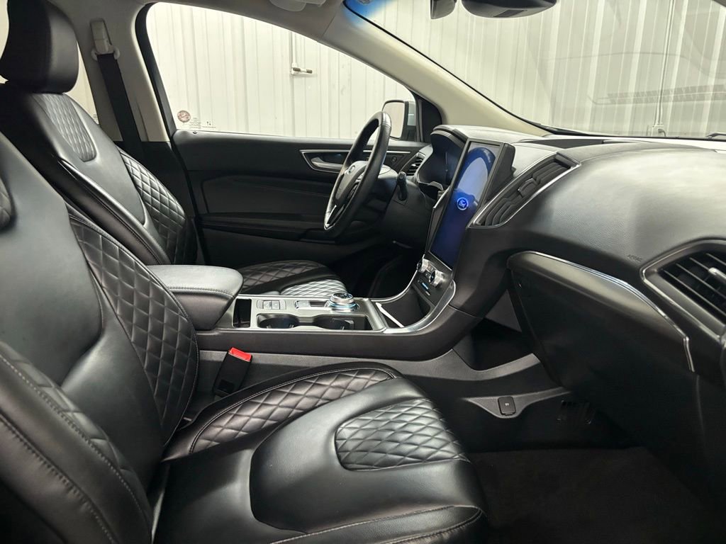 2024 Ford Edge Titanium photo 8