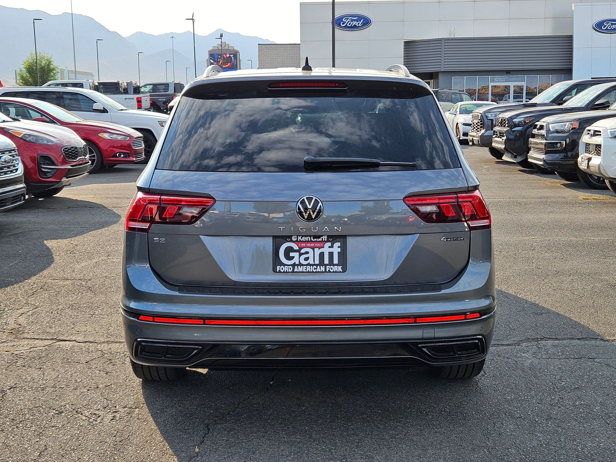 2023 Volkswagen Tiguan SE R-Line Black photo 3