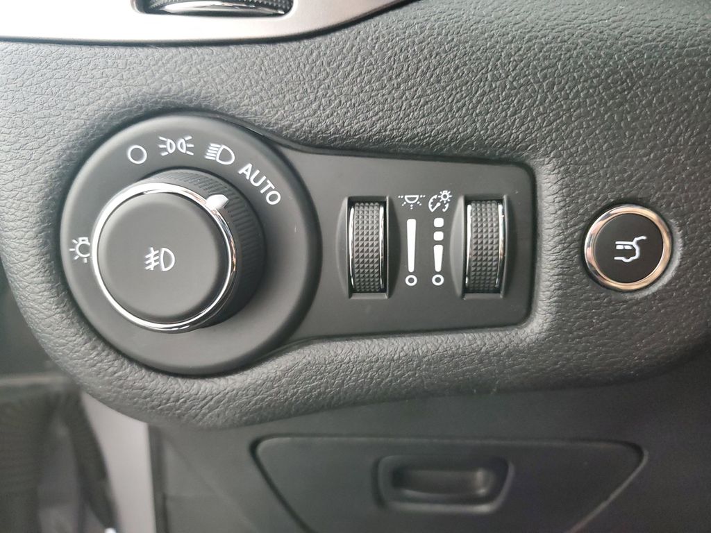 2020 Jeep Cherokee Limited photo 24