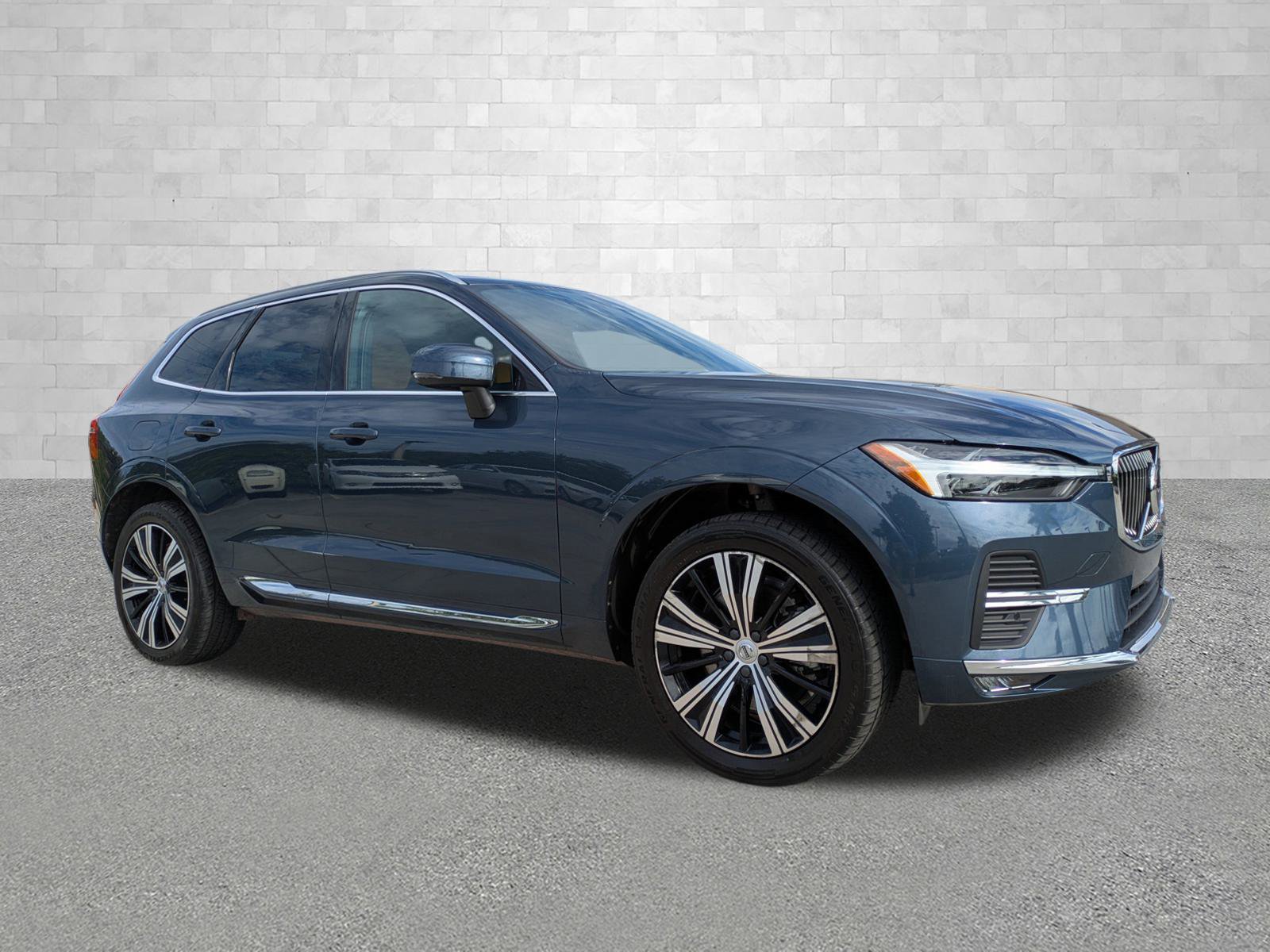 2022 Volvo XC60 Inscription's photo