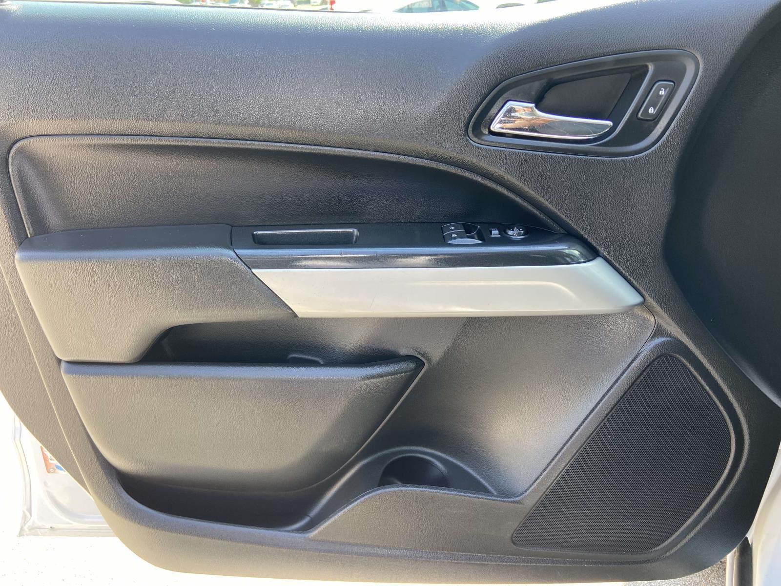 2021 Chevrolet Colorado LT photo 2