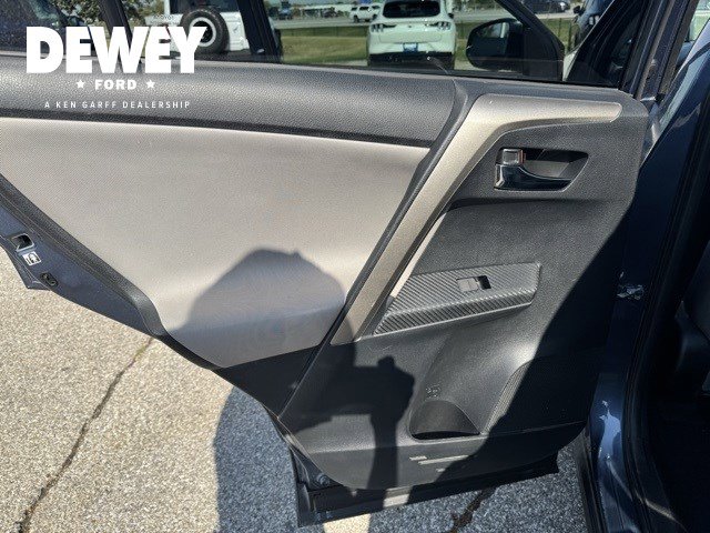 2014 Toyota RAV4 XLE photo 22