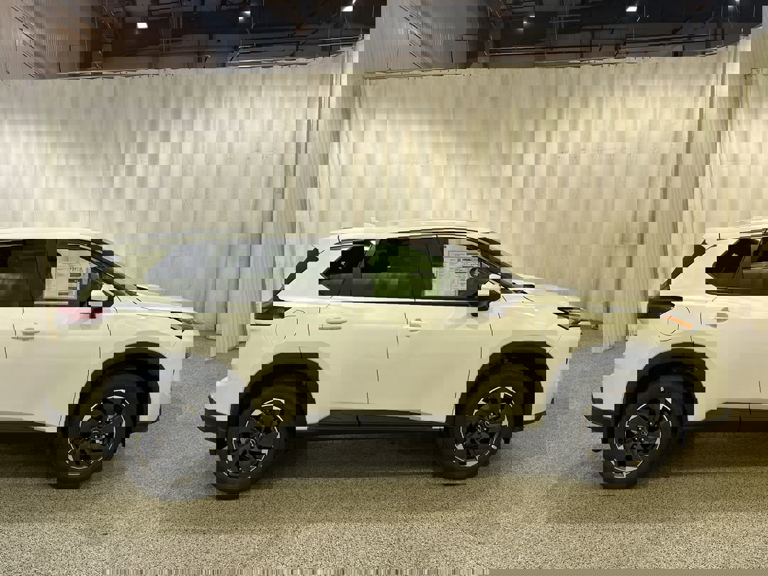 2026 Nissan Rogue SV photo 4