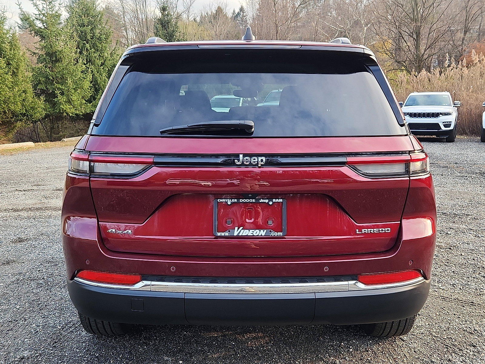 2023 Jeep Grand Cherokee Laredo photo 2