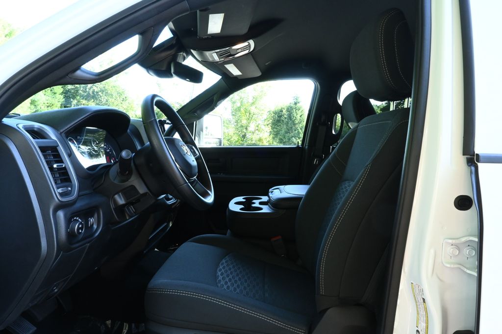 2025 Ram 2500 Tradesman photo 3