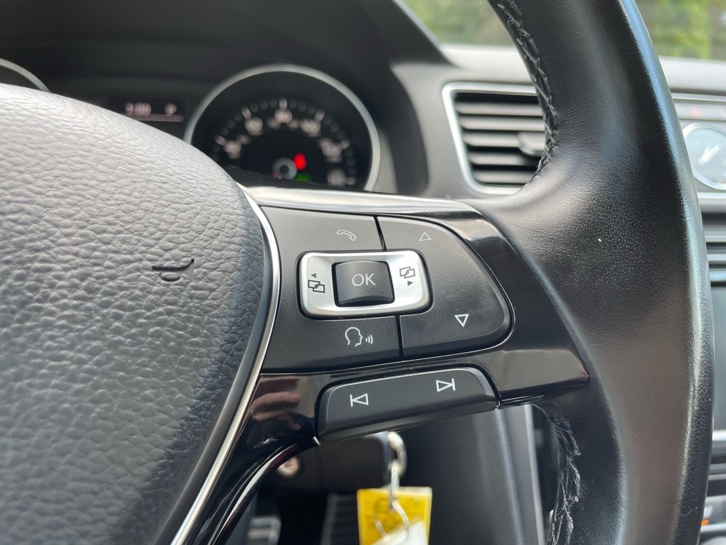 2017 Volkswagen Passat R-Line photo 6