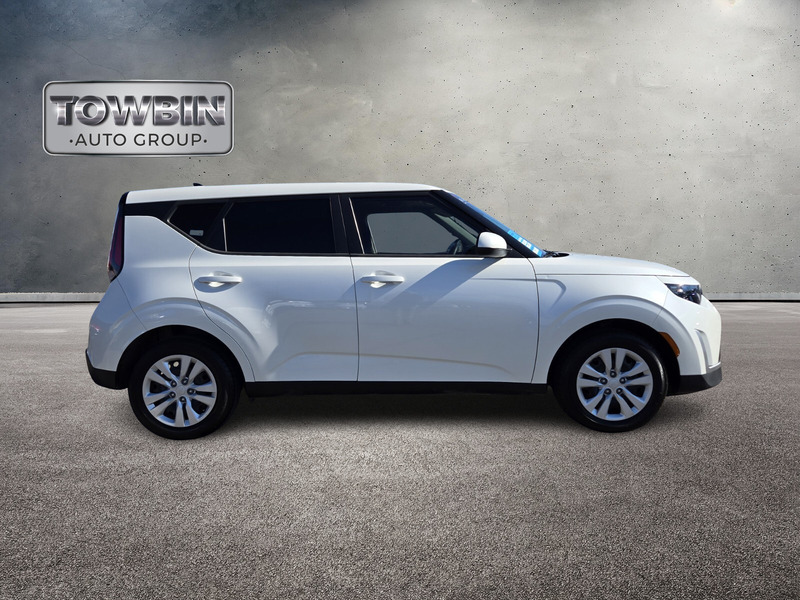 2023 Kia Soul LX photo 3