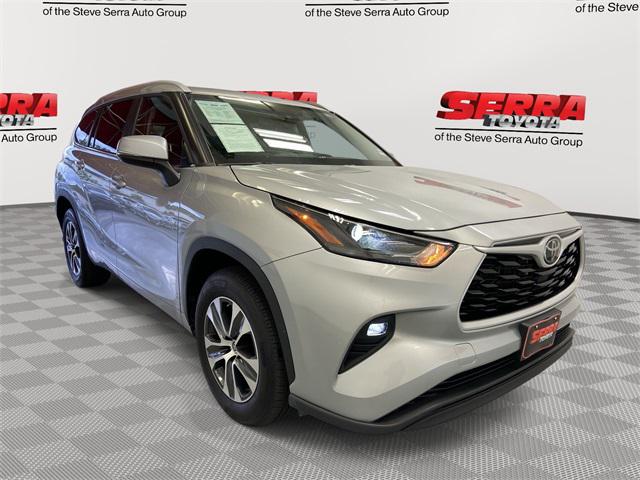 2024 Toyota Highlander XLE's photo