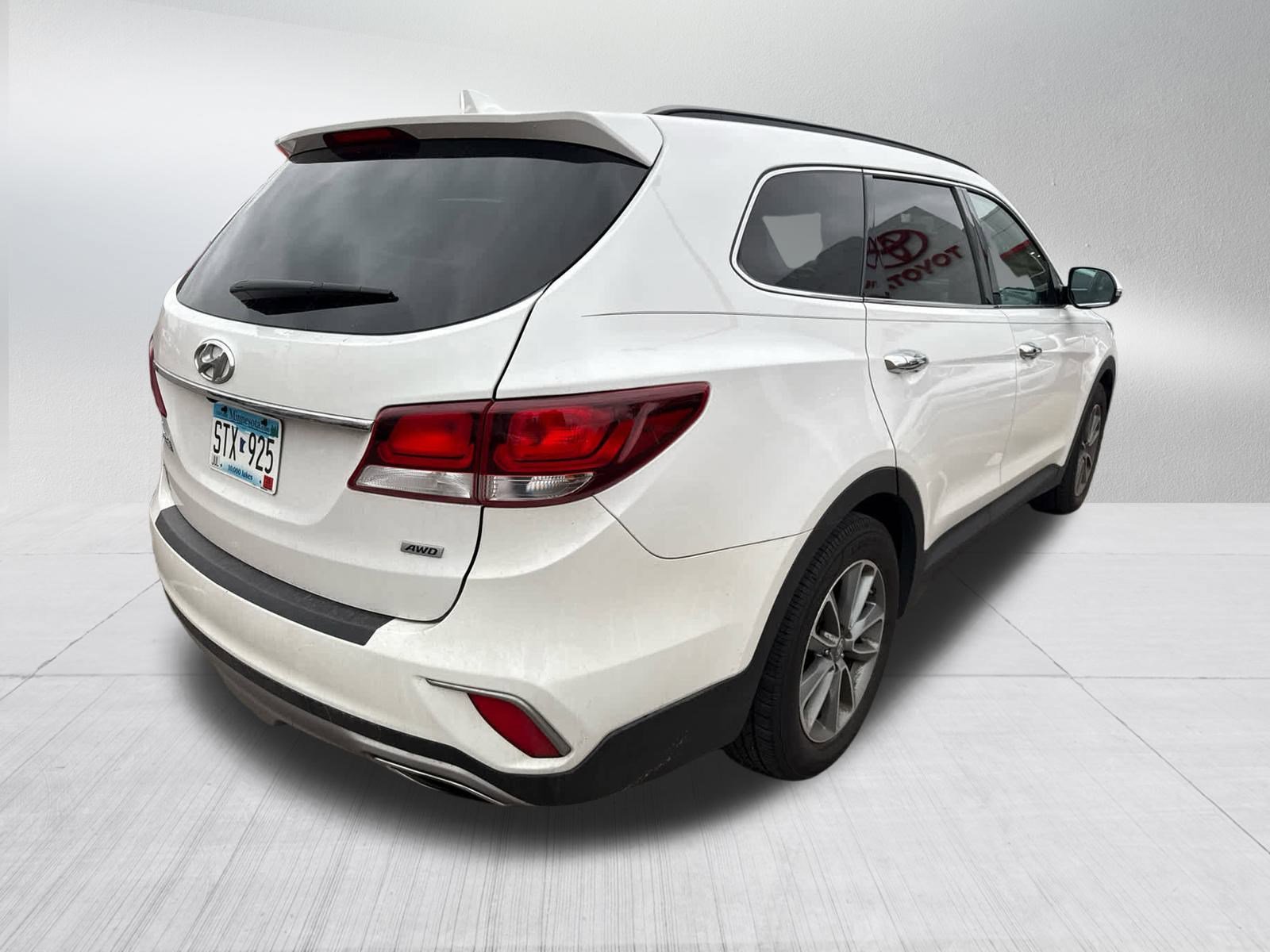 Used 2017 Hyundai Santa Fe SE with VIN KM8SNDHF1HU230785 for sale in Golden Valley, MN