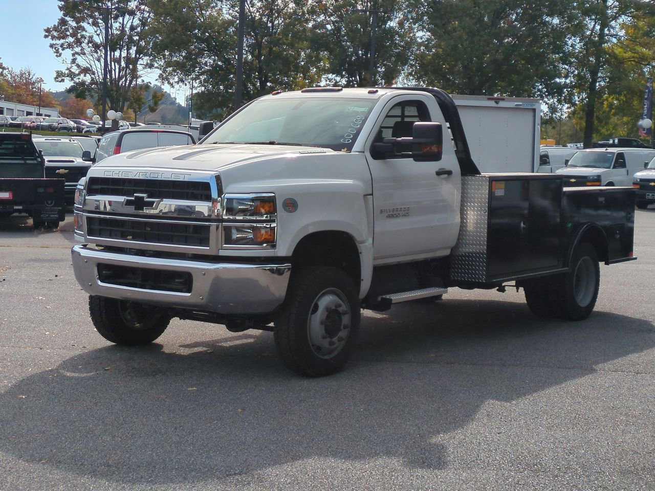 2025 Chevrolet Express Cutaway Base's photo