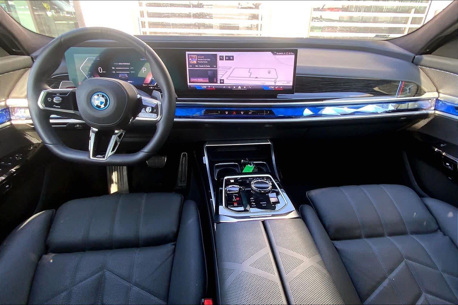 2025 BMW 7 Series 750e - Photo 15