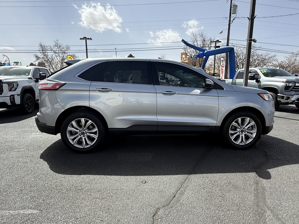 2024 Ford Edge Titanium photo 4