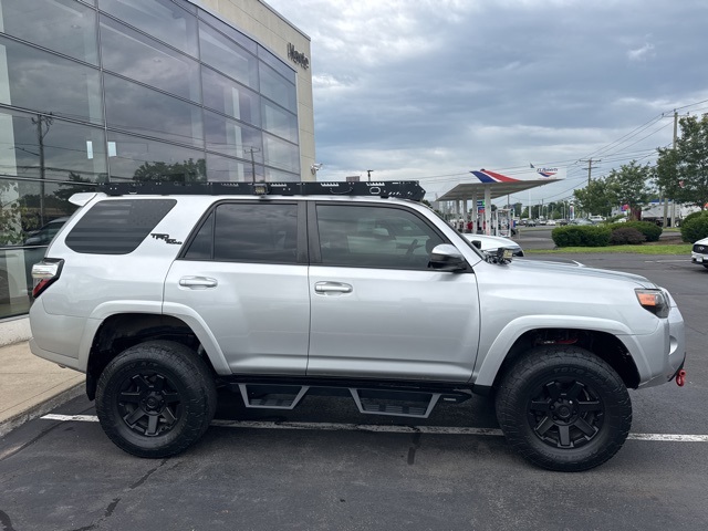 2021 Toyota 4Runner TRD Off-Road photo 2