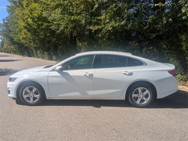 2023 Chevrolet Malibu LS photo 2