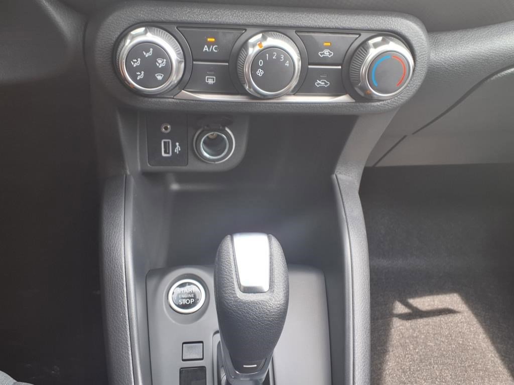 2025 Nissan Kicks Play S photo 17