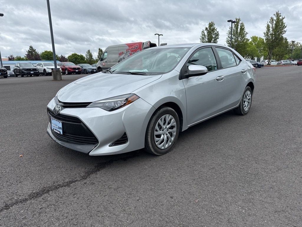 2017 Toyota Corolla LE photo 3