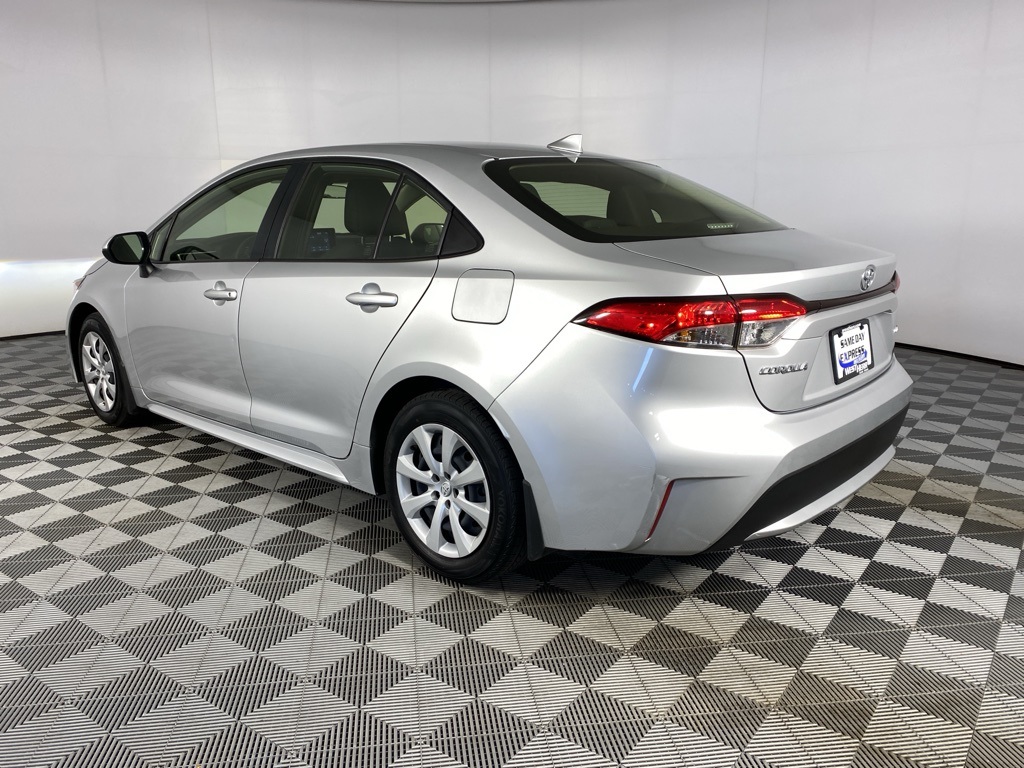 2022 Toyota Corolla LE photo 15