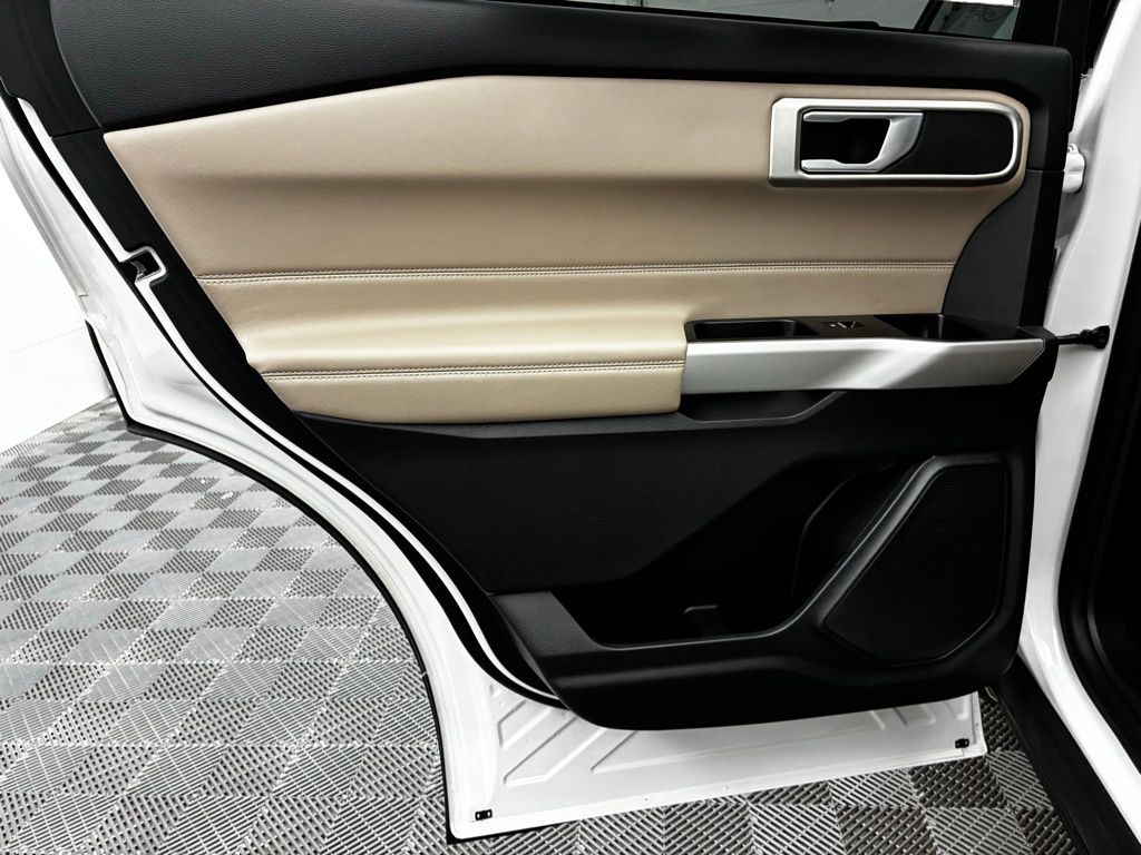 2023 Ford Explorer XLT photo 23