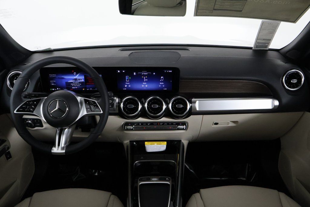 2026 Mercedes Benz GLB 250 photo 4