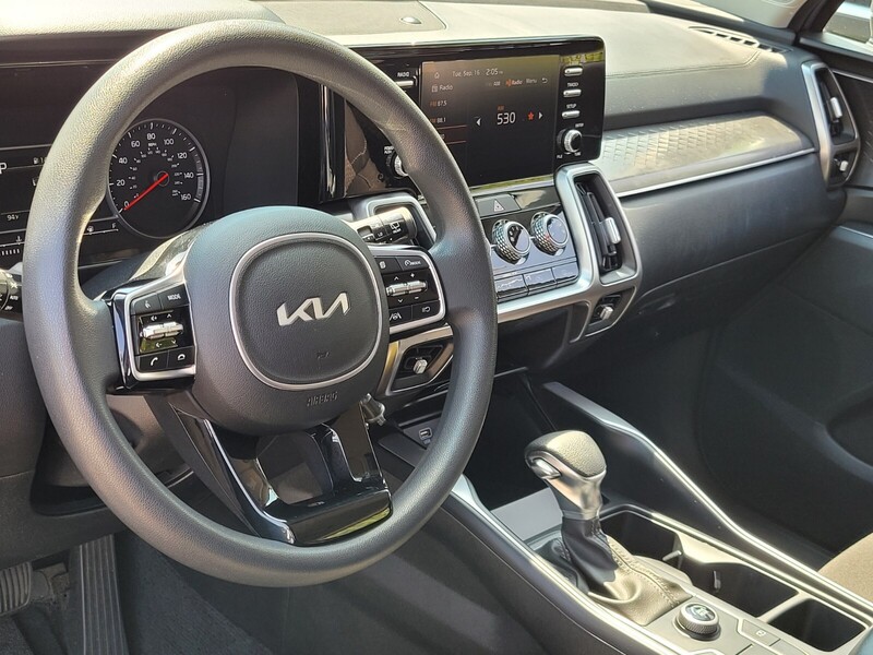 2023 Kia Sorento LX photo 8
