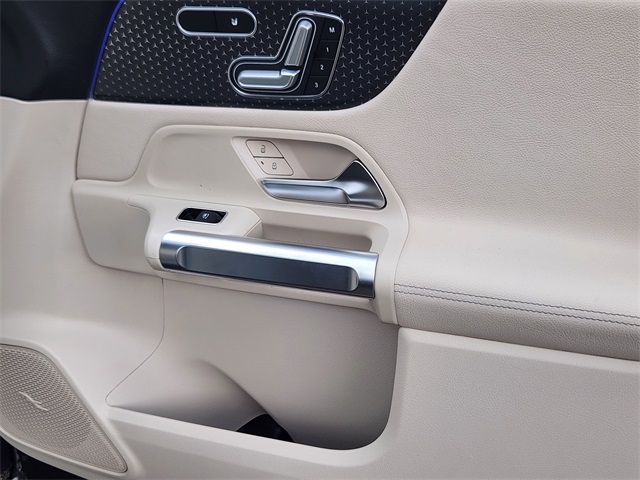 2026 Mercedes Benz GLB 250 4MATIC photo 15